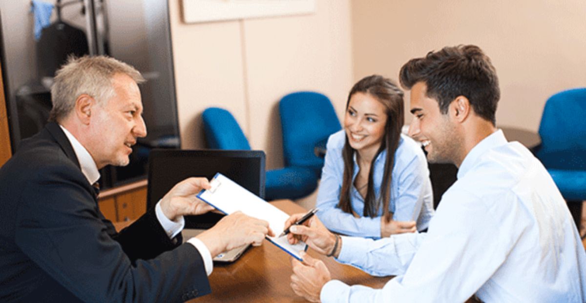 What Is A Financial Advisor- How To Become A Financial Advisor